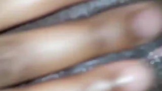 Rubbing the clit til she cums