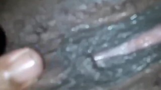 Rubbing the clit til she cums