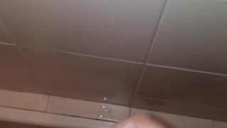 Increible eyaculación de chico atletico