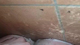 creamy mastrubation ends in cumshot at the shower
