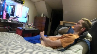 COLLEGE CUMSHOT WATCHING PORN! [Flint-Wolf.com]