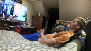 COLLEGE CUMSHOT WATCHING PORN! [Flint-Wolf.com]