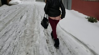 Mylie Blonde walking on the street and FLASH her ASS in PUBLIC