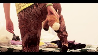 girl (Venus) fart a lot