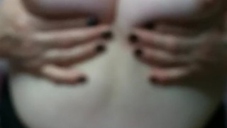 Amateur BBW shows boobs