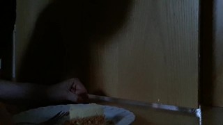 Kuchen essen für Herrin Mira