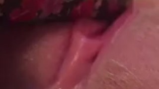 Girl makes herself squirt with vibrator