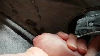 Padrona Darkshine fa una sega allo schiavo - inquadratura finale sui piedi