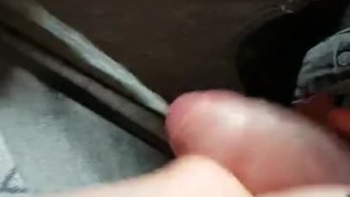 Padrona Darkshine fa una sega allo schiavo - inquadratura finale sui piedi