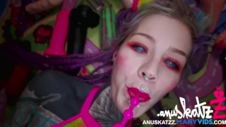 Anuskatzz flying high in the 7th sky !