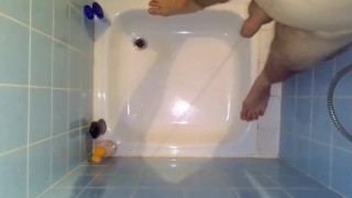 Die Dusche wird total verpisst