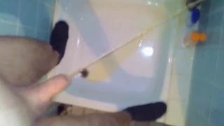 Die Dusche wird total verpisst