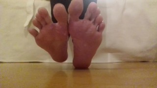 Rubbing cum on my feet and soles - cum on feet