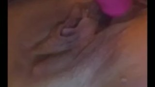 Playing w my pussy