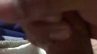 Grabandome solo en mi cuarto y me vengo para mostrarle a mi amiga