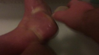 feet scrubbin clip