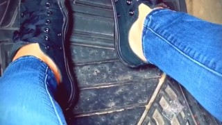 Pedal pumping in sneakers and barefoot