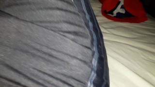 stepmama graba a su hijo masturbandose