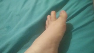 Dribbling cum all over my foot