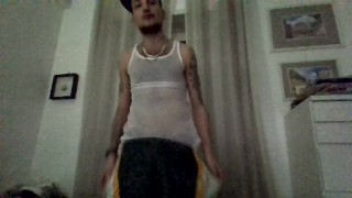 BEL ROMANO BISEXXXX TORNA A CASETTA SUA E SE SPOGLIA PER VOI