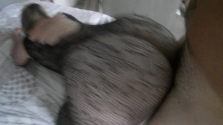 Elle se fait baiser son gros cul parfait en lingerie body sexy