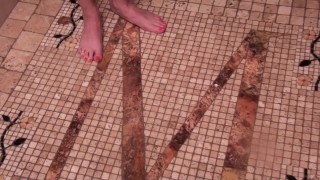 Marie Madison Shaves and Masturbates in Shower