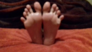 Rubbing cum on my toes and soles - cum on feet
