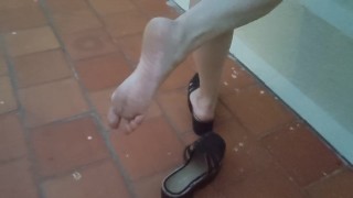 DIRTY FEET -- Walking with chunky shoes + shoeplay + leg show PART 1