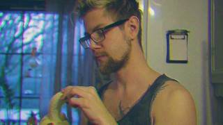 SEXY GUY SHOWS HOW TO EAT THAT BIG BANANA DICK! JOI