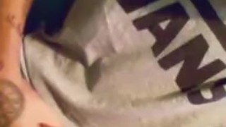 Me masturbo en casa de mi novia