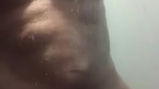 Manzo sborra copiosamente in palestra