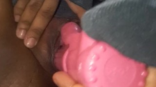 Hot chick orgasms from pussy rubbing