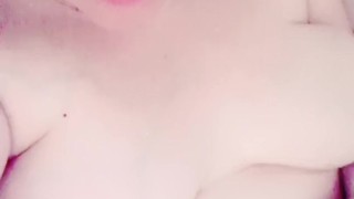Real MILF Using Water to Orgasm 