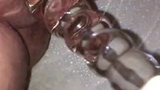 I really can’t hold in my pee while fucking my pussy with a dildo