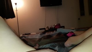 Watching porn and rubbin my nice pussy
