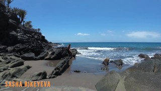 PISS PISS TRAVEL - Girl in a micro bikini pees in public in Gran Canaria