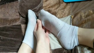 white ankle socks joi