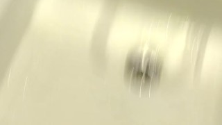 Risk jerking in a shopping toilet