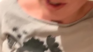 OMG Notgeil im Restaurant! Auf der Toilette zum Orgasmus gefingert