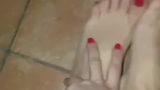 Mistress Susanna Guerriero cammina a piedi scalzi