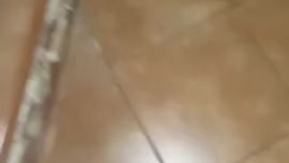Mistress Susanna Guerriero cammina a piedi scalzi