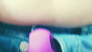 Horny bbw humping vibrator throug fly in too tight jeans