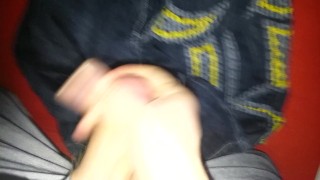 SK8ER WIXXT MIT SILVERNEN FUBU AUF KANI BAGGY