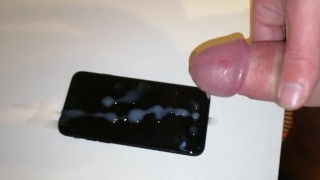 Auf mein iPhone spritzen mit Zeitlupe großer Cumshot Kameraperspektive