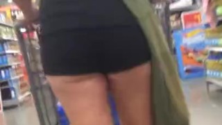 Piper at the grocery store