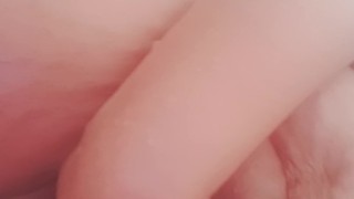 Latina bbw fists her fat pussy for the 1st time