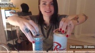 camgirl gets busy with both hands