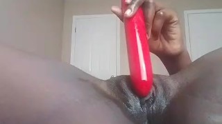 Luna vibrates pussy