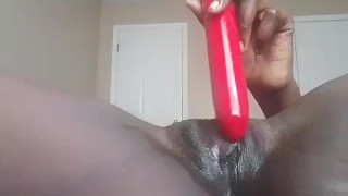 Luna vibrates pussy