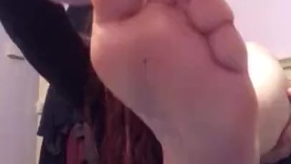 Roleplay: cute petite girlfriend wants you to smell her stinky feet x